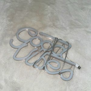 LED light sign “good vibes”